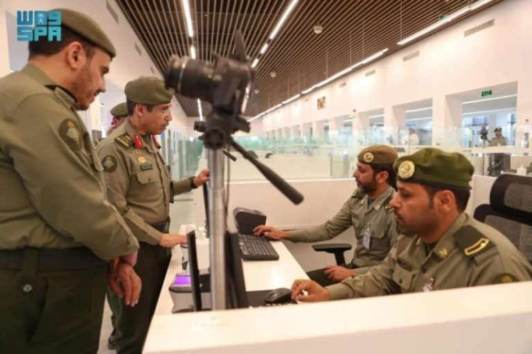 اللواء المربع يزور جوازات منفذ حالة عمار