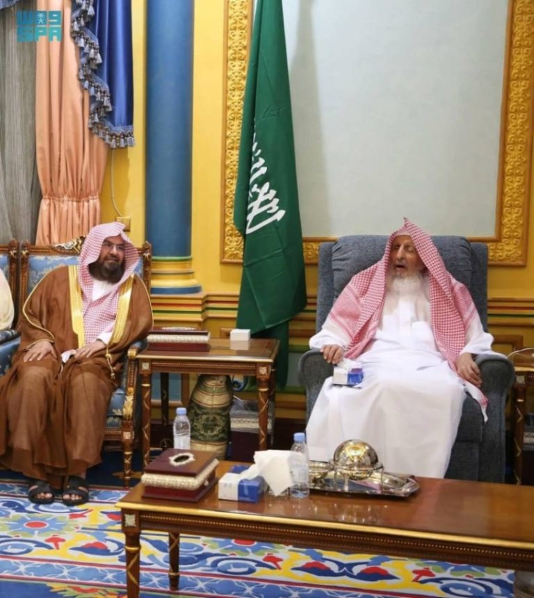 المفتي يستعرض خطة “رئاسة الشؤون الدينية” لموسم الحج