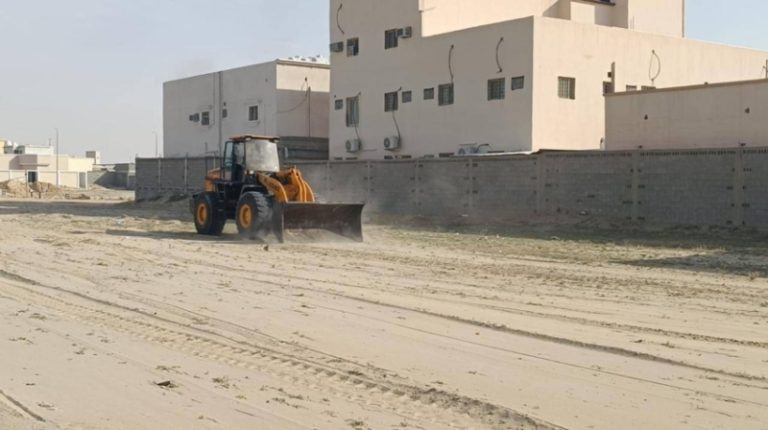 النعيرية تنجح في رفع (26,000) م³ من الأنقاض والمخلفات