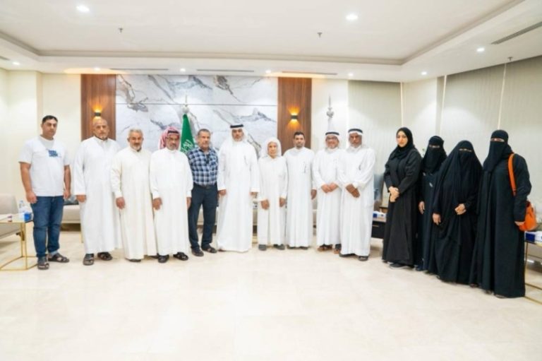 بحث تطوير الحرف اليدوية في القطيف مع الحرفيين