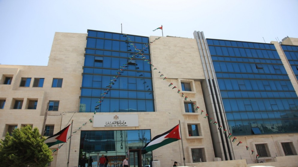 بدء إجراءات تشغيل المرحلة الأولى لمشروع هيكلة النقل بين مراكز المحافظات وعمان
