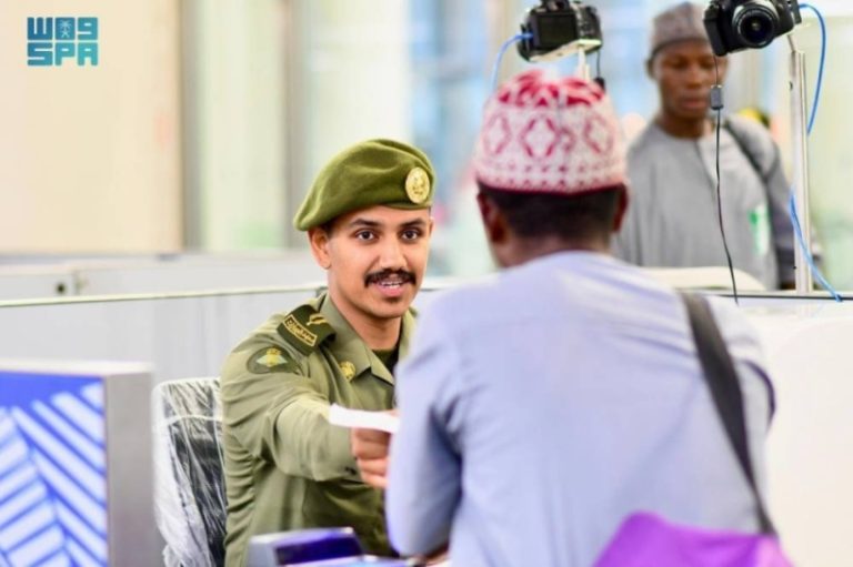 بدء رحلات حجاج نيجيريا في “مطار المدينة”