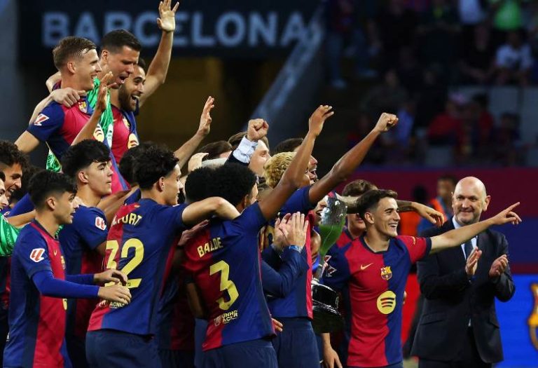 برشلونة يحتفل بتتويجه بلقب الدوري الإسباني “فيديو”