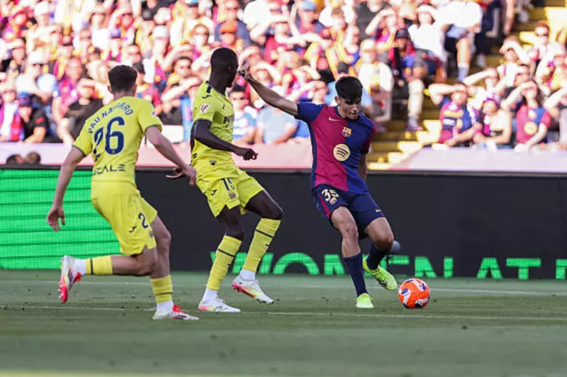 برشلونة يخسر أمام فياريال في ليلة احتفاله بالدوري في دوري الأبطال