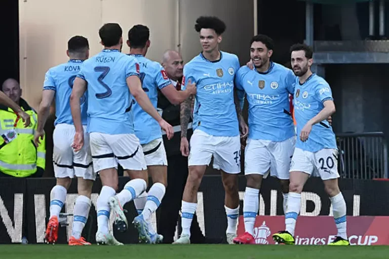 بطولة محتملة لمرموش موعد والقناة الناقلة لنهائي كأس الاتحاد الإنجليزي بين كريستال بالاس ومان سيتي