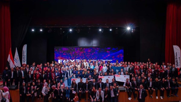 تأكيد وزير التعليم العالي على أهمية مسابقة “قمة مصر” في تعزيز المسؤولية المجتمعية وريادة الأعمال