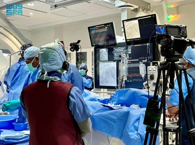 تجمع مكة يشارك في بث عملية قلب معقدة خلال مؤتمر طبي بالأردن