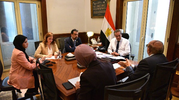 تدريب الأطباء برؤية عالمية لتعزيز المنظومة الصحية
توجيهات عبدالغفار تهدف لسد عجز التخصصات الصحية
اجتماع هام لمناقشة معايير تدريب الأطباء برئاسة عبدالغفار