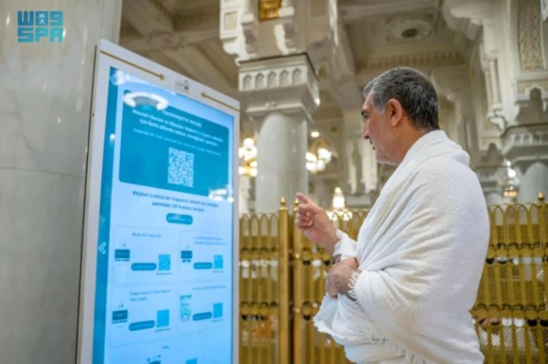 تدشين روبوت منارة للإجابة على السائلين من قبل الشؤون الدينية