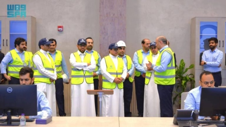 تدشين مركز عمليات العملاء والتحكم الذكي للقطاع الشرقي من قبل رئيس المياه الوطنية