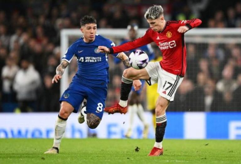 تشيلسي يواجه مانشستر يونايتد في قمة الجولة 37 من الدوري الإنجليزي