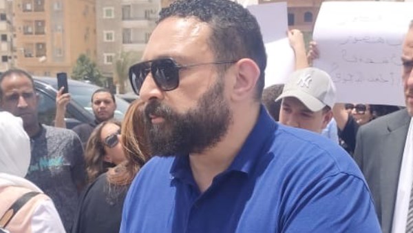 تصريح مثير لعمرو الدجوي بعد جنازة شقيقه: “الكابوس سينتهي”