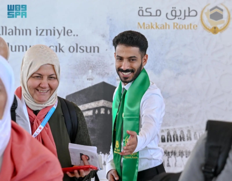 تعاون العاملين في مبادرة “طريق مكة” يسرع إجراءات سفر الحجاج