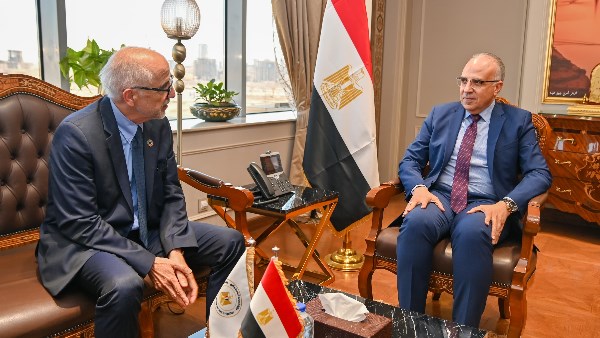 تعزيز البحث العلمي في تحلية المياه بالطاقة الشمسية
التقى الدكتور هانى سويلم وزير الموارد المائية والرى مع آلان ميسونييه مدير معهد البحر الأبيض المتوسط للمياه، وذلك في حضور الدكتور عبد الفتاح مطاوع