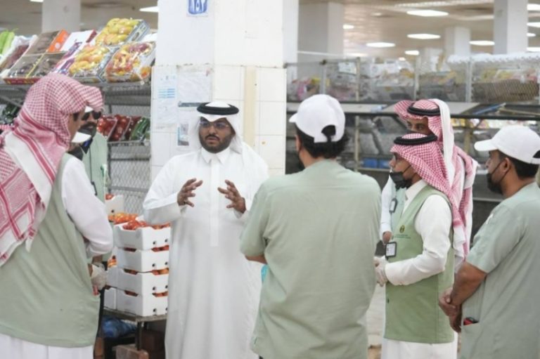 تفقد أسواق النفع العام استعدادًا لعيد الأضحى مدير “بيئة تبوك”