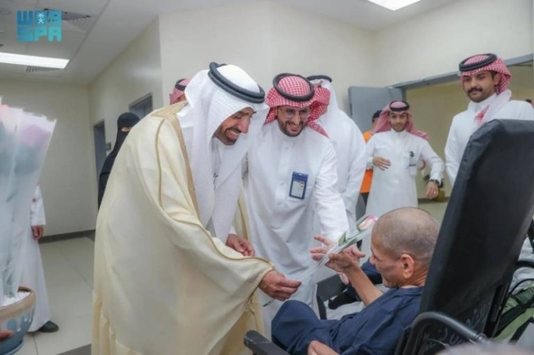 تفقد الراجحي خدمات مكتب العمل ومركز التأهيل الشامل في القصيم