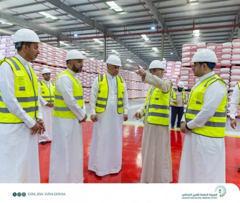 تفقد محافظ “الأمن الغذائي” جاهزية الصوامع وشركات المطاحن بمكة المكرمة