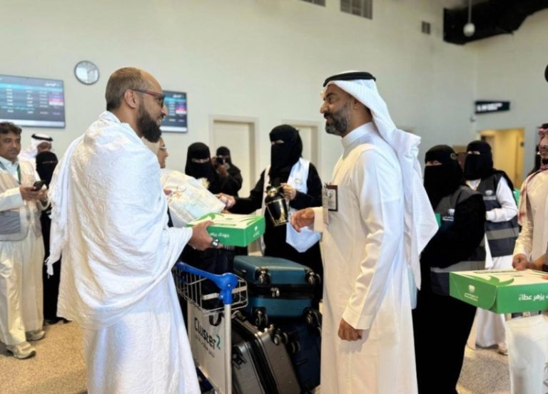 تفقد مدير فرع وزارة الصحة بالطائف الخدمات الصحية بمطار الطائف واستقبل حجاج الولايات المتحدة