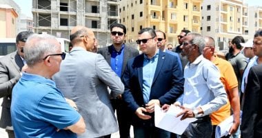 تفقد وزير الإسكان المحاور والطرق الرئيسية بالعاصمة الإدارية والقاهرة الجديدة