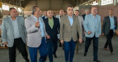 تفقد وزير الإنتاج الحربي خطوط الإنتاج في شركة حلوان للصناعات غير الحديدية