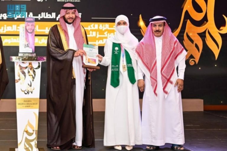 تكريم لمياء في الطائف بعد إنجازها العالمي في «آيسف»