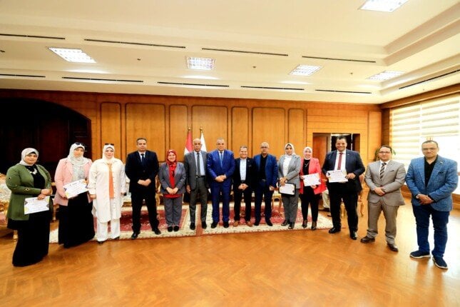 تكريم مقدمي الدورات التدريبية في كفر الشيخ