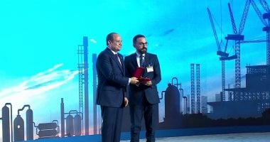تكريم نماذج ناجحة في العمل من الرئيس السيسي