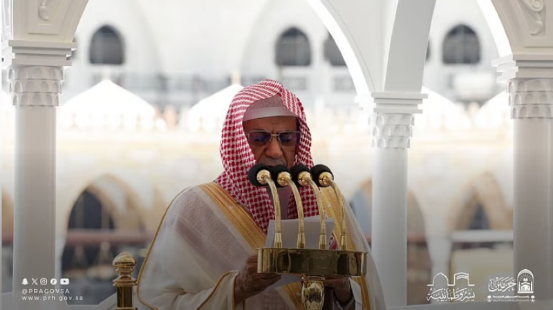 تكليف الشيخ بن حميد بإلقاء خطبة يوم عرفة بموافقة خادم الحرمين