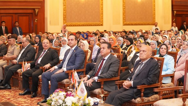 تمريض مصري حاضر في المحطات المفصلية، أحمد السبكي يثني على دورهم الحيوي