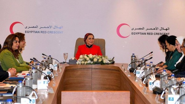 تهنئة خاصة من وزارة التضامن لانتخاب انتصار السيسي رئيسة شرفية للهلال الأحمر المصري