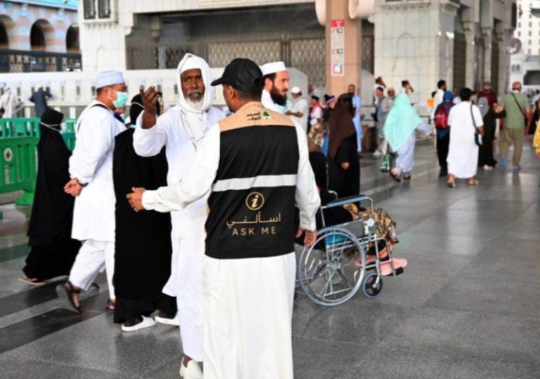 توفير ترجمة وإرشاد للحجاج بلغات متعددة في المدينة المنورة