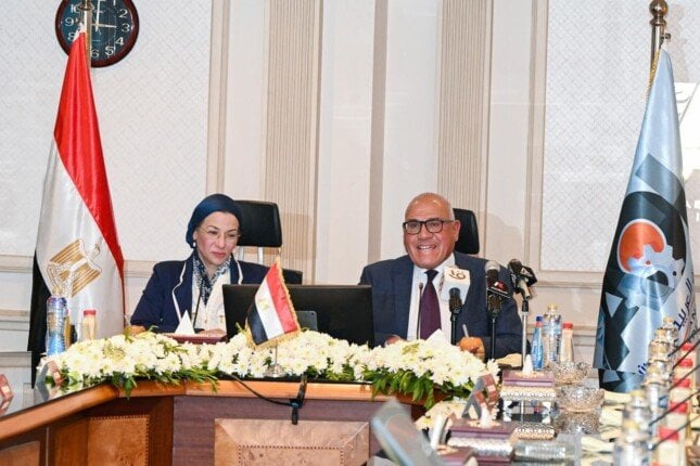 توقيع اتفاقيات جديدة في مشروعات حماية البيئة برعاية رئيس العربية للتصنيع ووزيرة البيئة