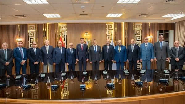 توقيع اتفاقية بين وزيري الإنتاج الحربي والزراعة لتسويق المنتجات المدنية والمعدات الزراعية