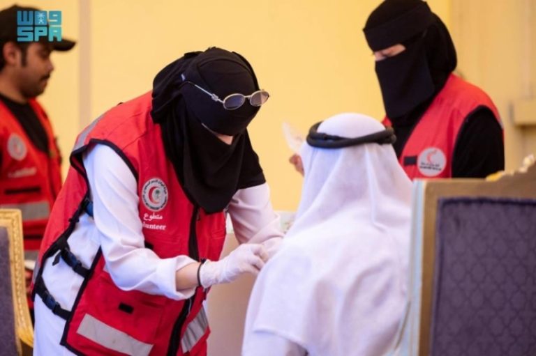 جهود المتطوعين بمنفذ جديدة عرعر لخدمة ضيوف الرحمن