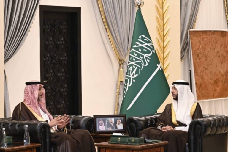 جهود هيئة عقارات الدولة في الطائف تحت أنظار المحافظ