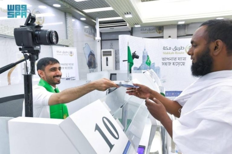 حجاج بنجلاديش يتمتعون بخدمات مبادرة طريق مكة للمرة الخامسة