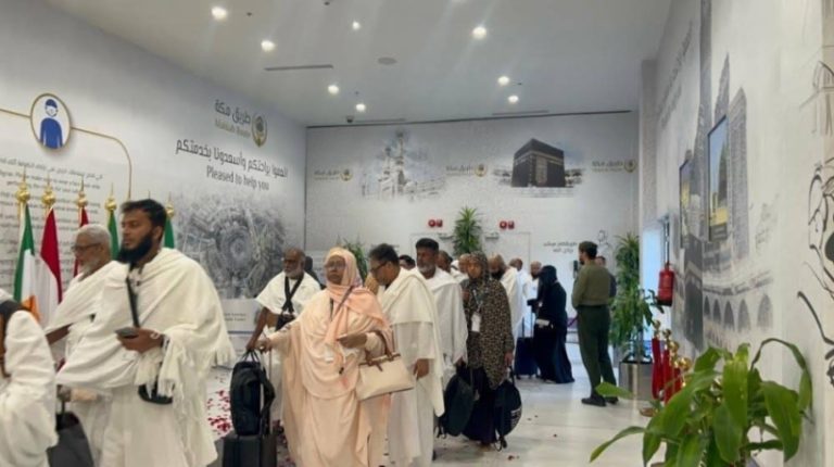 حجاج مبادرة طريق مكة يتلقون خدمات ميسرة من حكومة المملكة