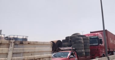 حركة المرور تتعطل على الطريق الزراعي بسبب انقلاب سيارة نقل ثقيل في قليوب