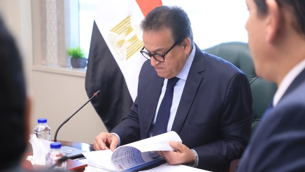 دعم التمريض: خالد عبدالغفار يستعرض هدايا وزارة الصحة للطواقم الطبية
