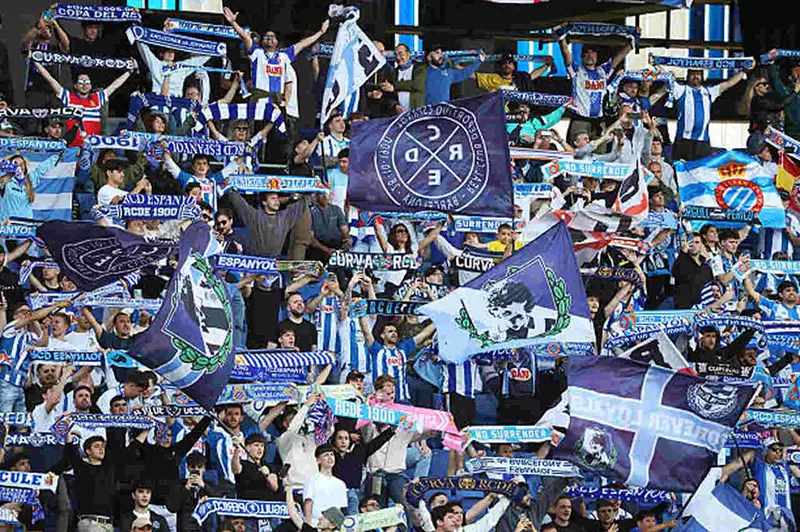ديربي إسبانيول وبرشلونة مهدد باللعب بدون جمهور بسبب واقعة لقاء ريال بيتيس