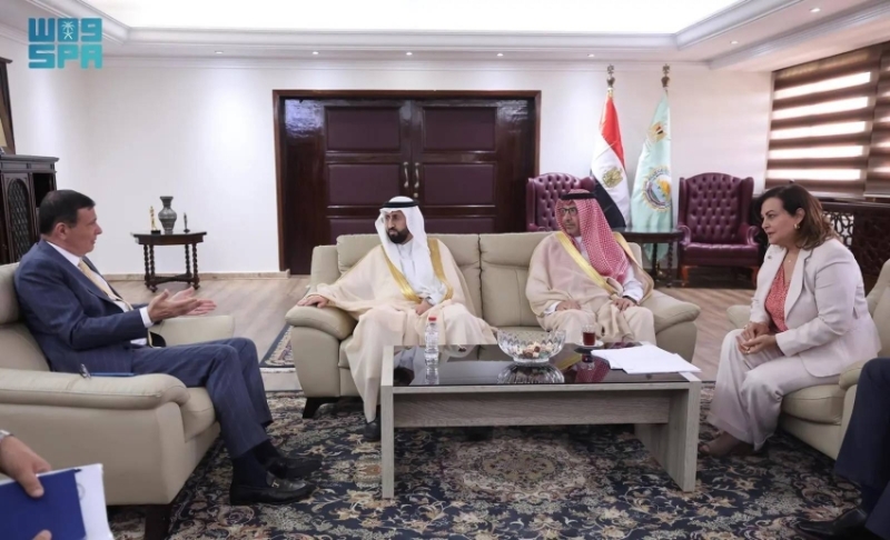 رئيس “الغذاء والدواء” يتناول في القاهرة آفاق التعاون مع الجهات الرقابية المصرية
