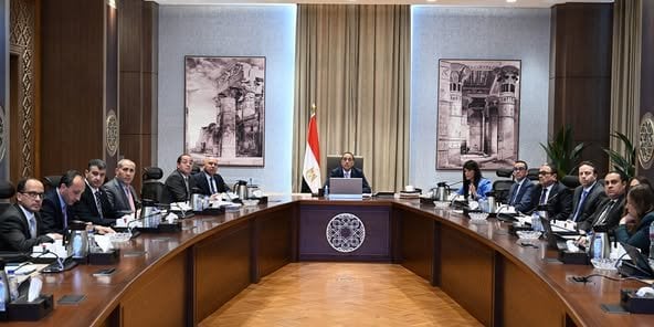 رئيس الوزراء يراقب جهود لجنة الدين العام الخارجي والاقتراض