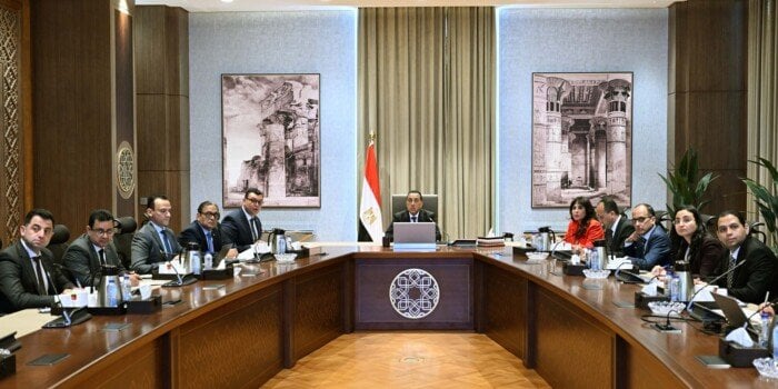 رئيس الوزراء يناقش مع وزير الإسكان سير المشروعات التنفيذية