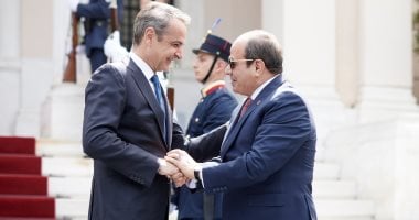 رئيس وزراء اليونان يستقبل الرئيس السيسي بحفاوة كبيرة