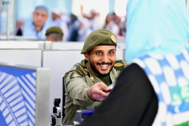 رحلات حجاج أوزبكستان تصل إلى “مطار المدينة”