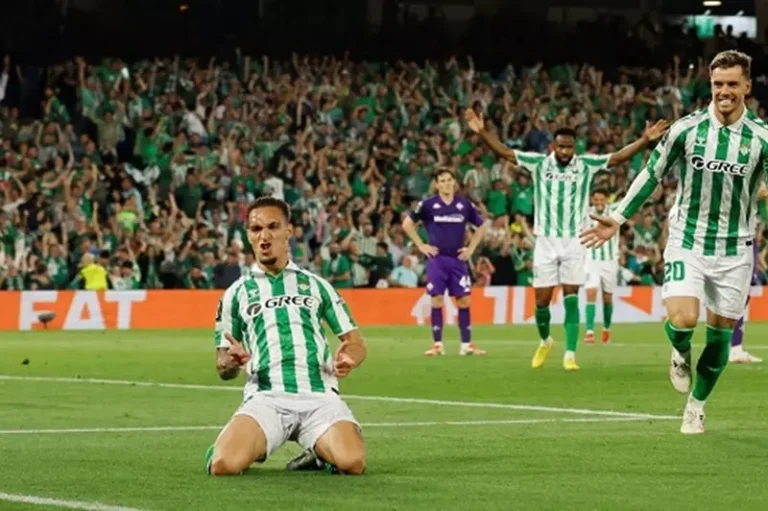ريال بيتيس يحقق انتصاراً مثيراً على فيورنتينا بثنائية في دوري المؤتمر الأوروبي