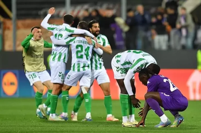 ريال بيتيس يُقصي فيورنتينا في دوري المؤتمر الأوروبي ويضرب موعدًا مع تشيلسي في النهائي