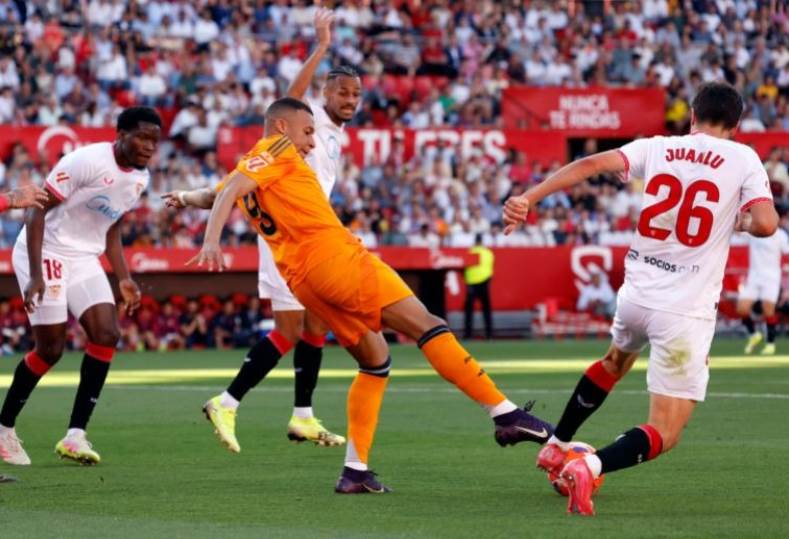 ريال مدريد يعزز موقعه في وصافة ترتيب الليجا بفوز مثير على إشبيلية