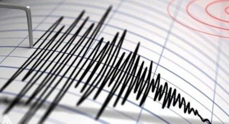 زلزال قوي يضرب غربي إندونيسيا بقوة 4.9 درجات