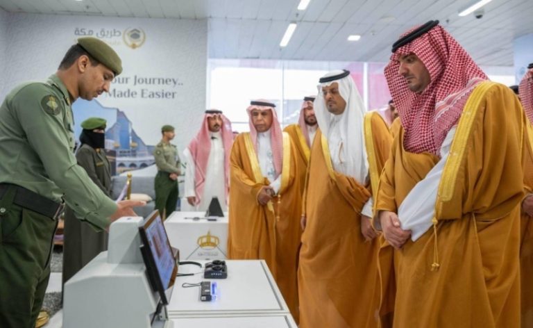 زيارة الأمير عبدالعزيز بن سعود لصالة مبادرة طريق مكة في مطار الملك عبدالعزيز الدولي بجدة